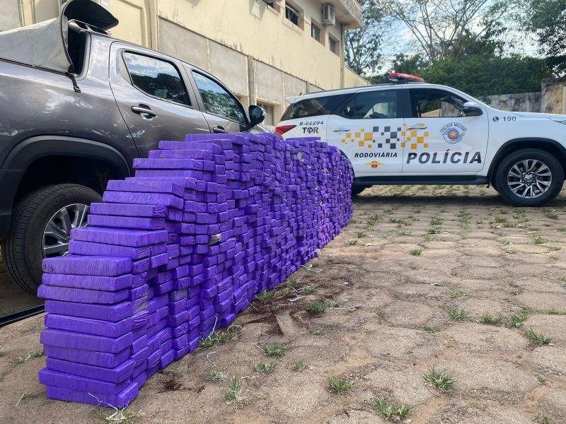 Homem procurado da Justiça de Penápolis é preso com 580 quilos de maconha em Pirapozinho