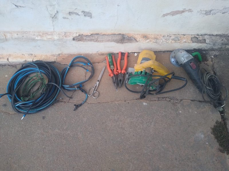 Vigilantes flagram homem com ferramentas furtadas no centro