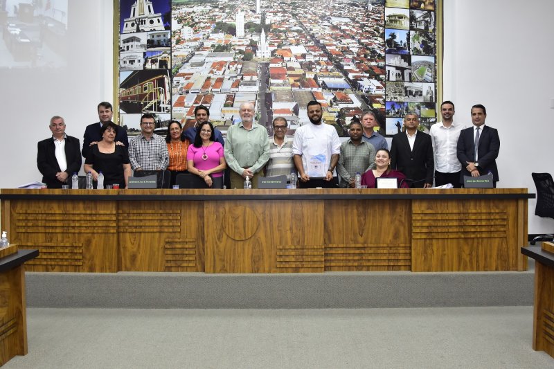 Homenagem: Henrique Pironccelli recebe  título de 