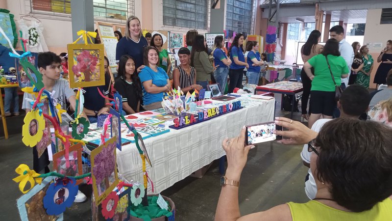 Alunos da rede estadual apresentam mostra com inclusão