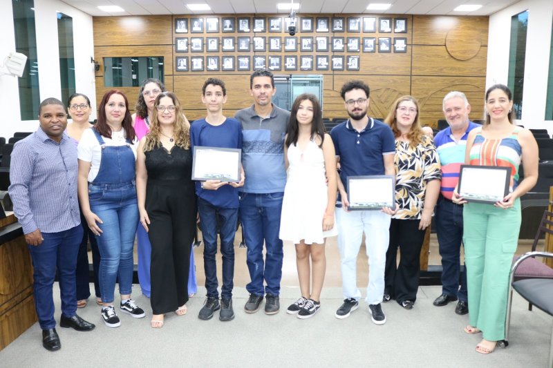 Aluno Bruno de Moura, destaque em Olimpíada de Matemática, recebe Moção de Congratulação 