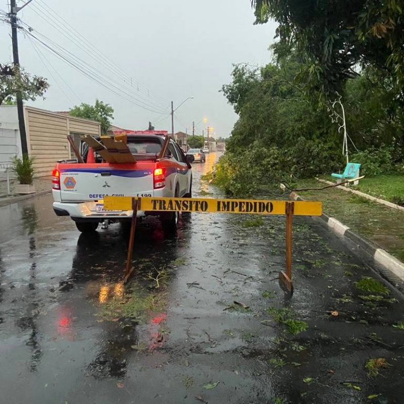 Penápolis: moradores relatam danos após chuva e vento forte