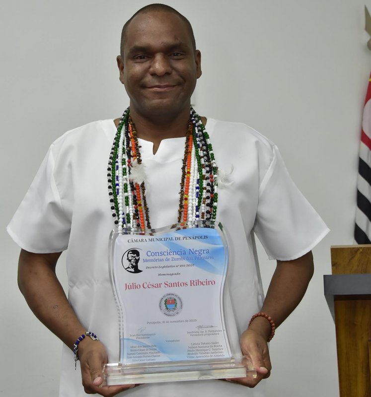 Psicólogo Júlio Ribeiro recebe comenda Consciência Negra