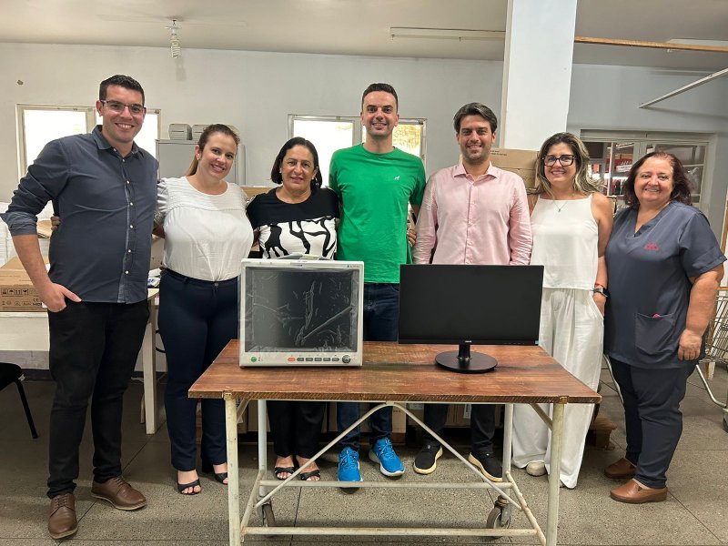 Santa Casa recebe 25 computadores novos