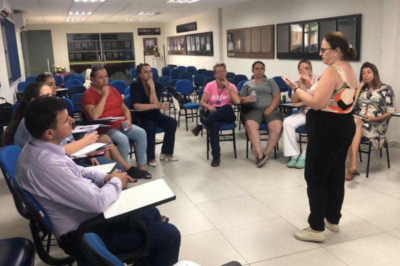 Equipe do Centro-Dia do Idoso passa por capacitação técnica