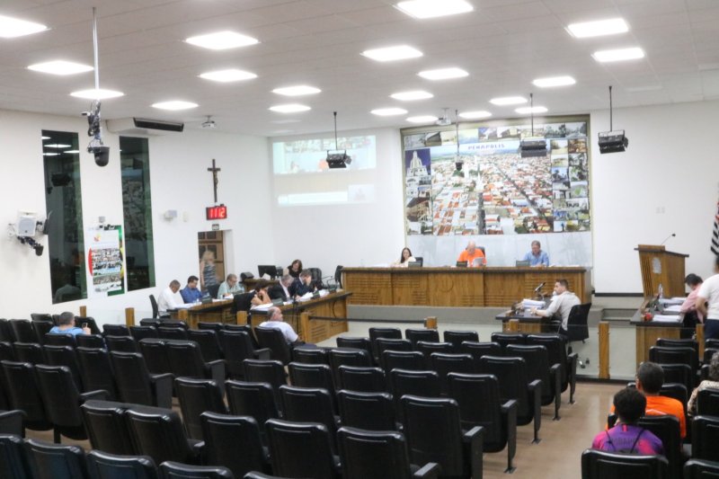 Câmara tem dois projetos para votação nesta quinta-feira