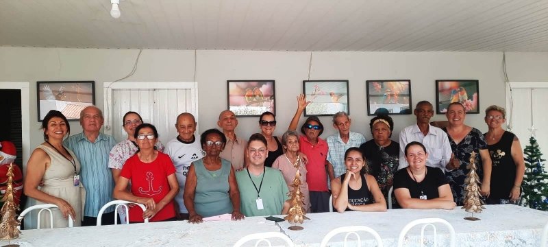 Idosos do Projeto Centro-Dia participam de confraternização