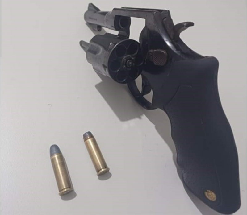 PM prende homem com arma em Santópolis do Aguapeí