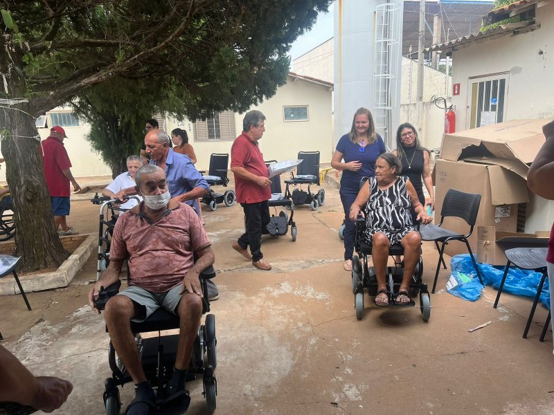 Penápolis e cidades da comarca receberam cadeiras de rodas do Ritinha Prates em 2023