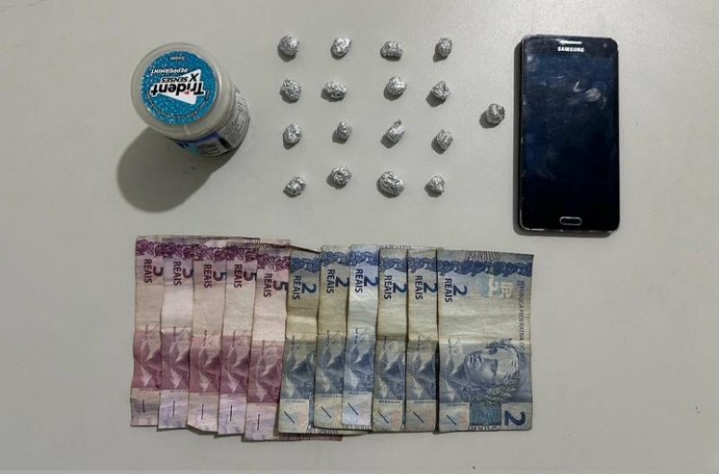 Homem é flagrado vendendo crack no Silvia Covas