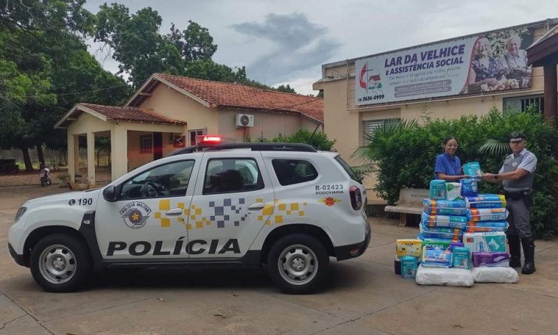 PM Rodoviária arrecada 3,5 mil fraldas geriátricas na Campanha Natal Iluminado