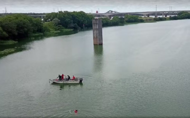 Homem morre afogado ao pular em rio para fugir da polícia