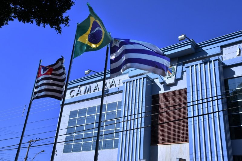 Justiça suspende aumento salarial dos assessores da Câmara de Araçatuba