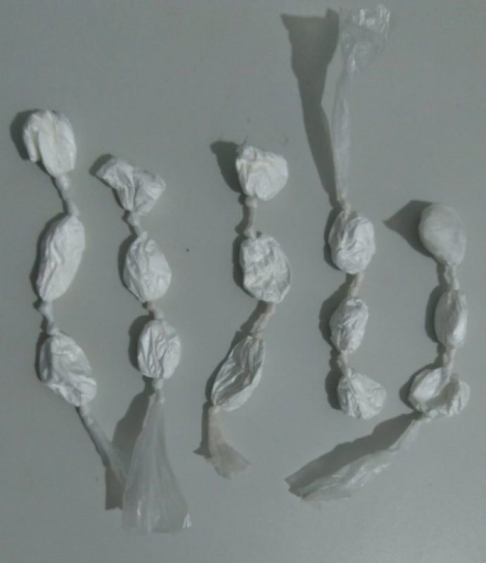 Polícia Militar prende jovem com porções de cocaína na boca