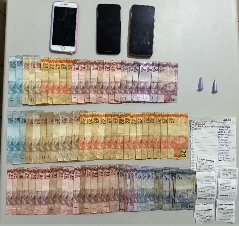 Polícia encontra porção de cocaína com adolescente