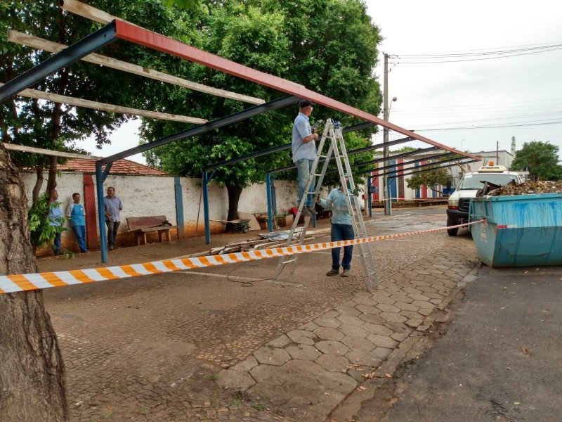 Cobertura do ponto de táxi da avenida Rui Barbosa é retirada