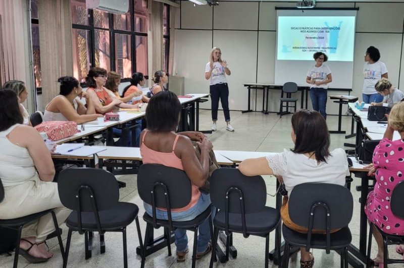 Educação realiza encontros sobre intervenções de alunos com TEA