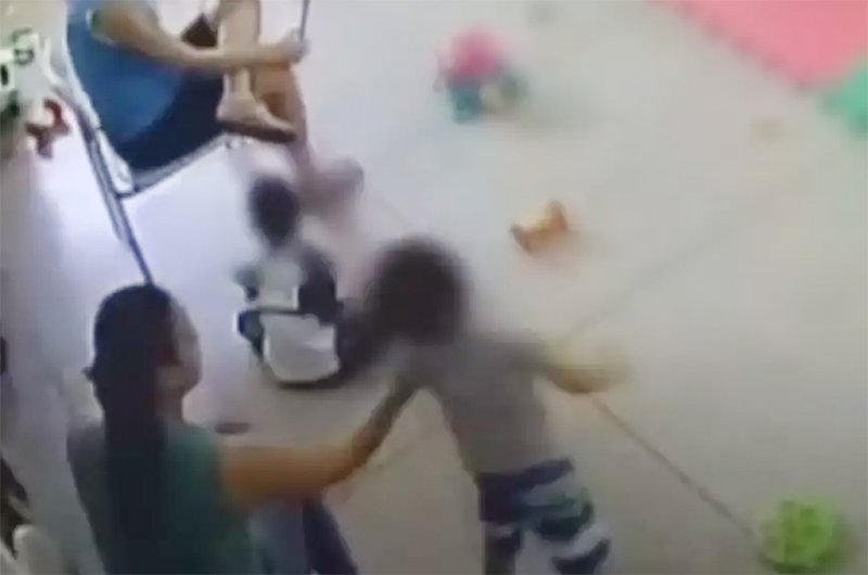 Funcionária de creche de Votuporanga flagrada jogando menino de 2 anos no chão é demitida