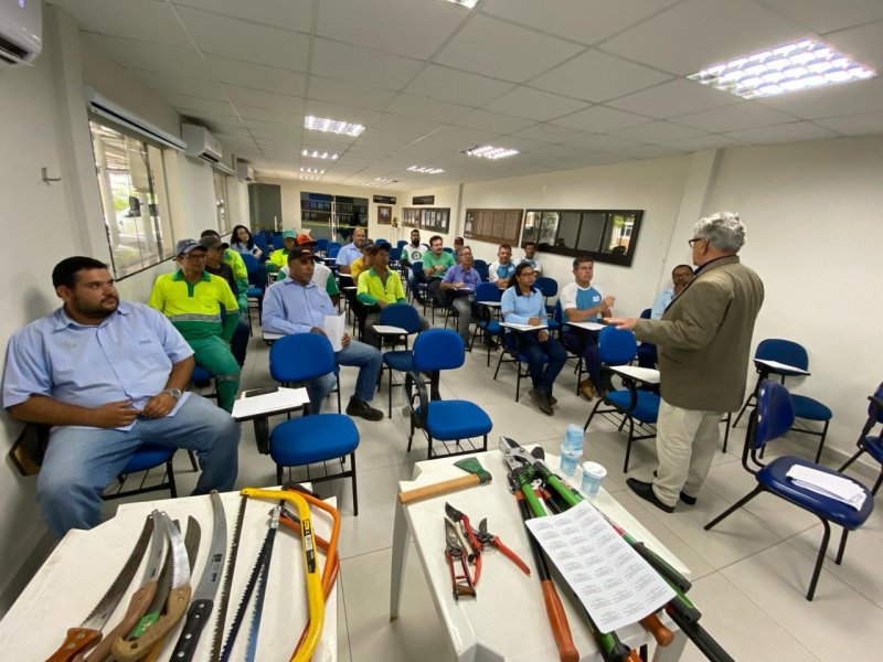 Servidores do Daep aprimoram conhecimentos em poda de árvores
