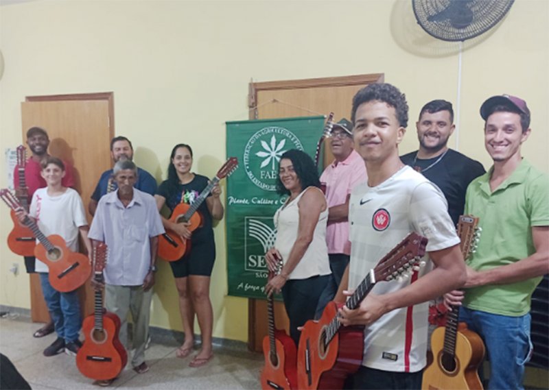 Programa Viola Caipira beneficia moradores de Barbosa