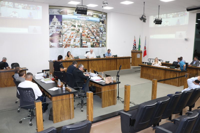 Vereadores deixarão partidos políticos