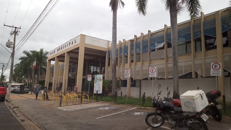 Feriado altera abertura de repartições