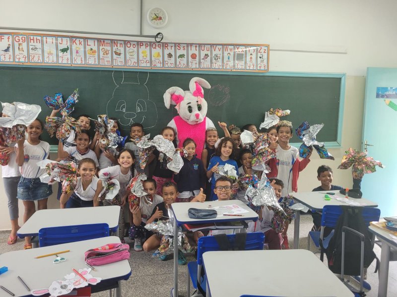Alunos da rede municipal recebem ovos de Páscoa