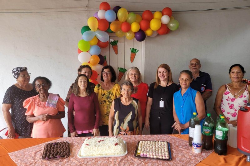 Idosos participam de almoço de Páscoa no Centro-Dia