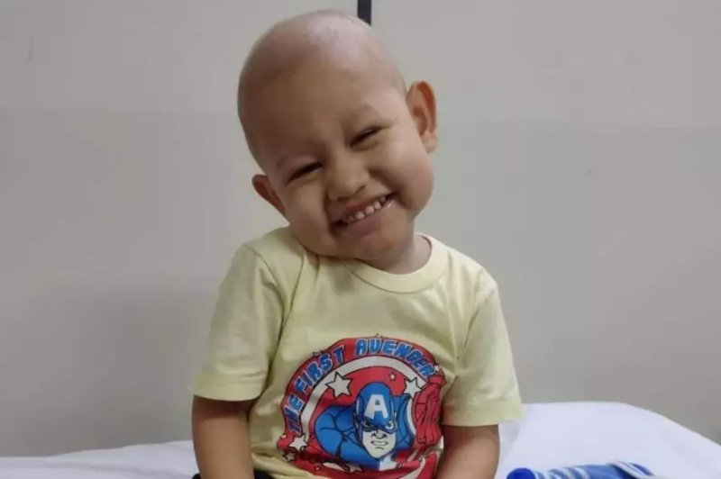 Pai que cuida sozinho de filho de 3 anos com câncer pede ajuda; 