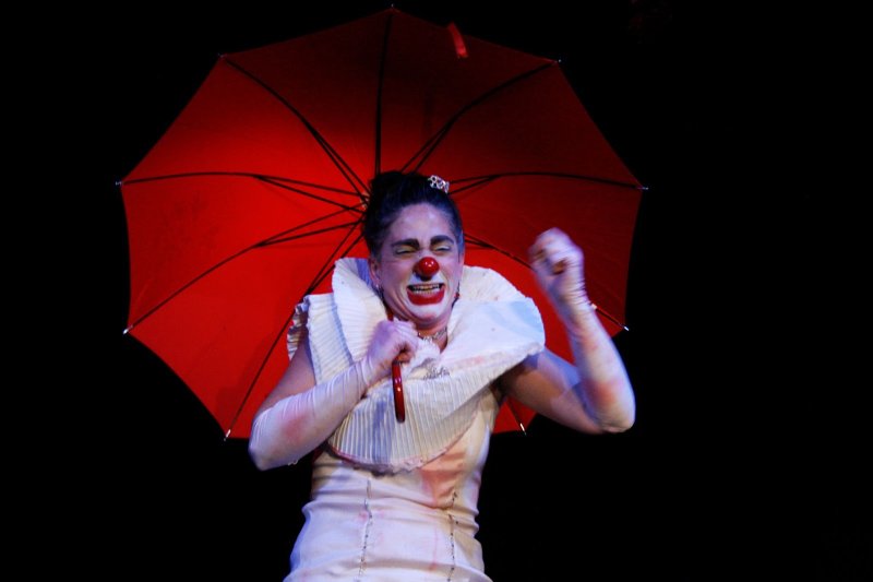 Sesc Birigui recebe apresentação única do espetáculo de palhaçaria Sobre Tomates, Tamancos e Tesouras