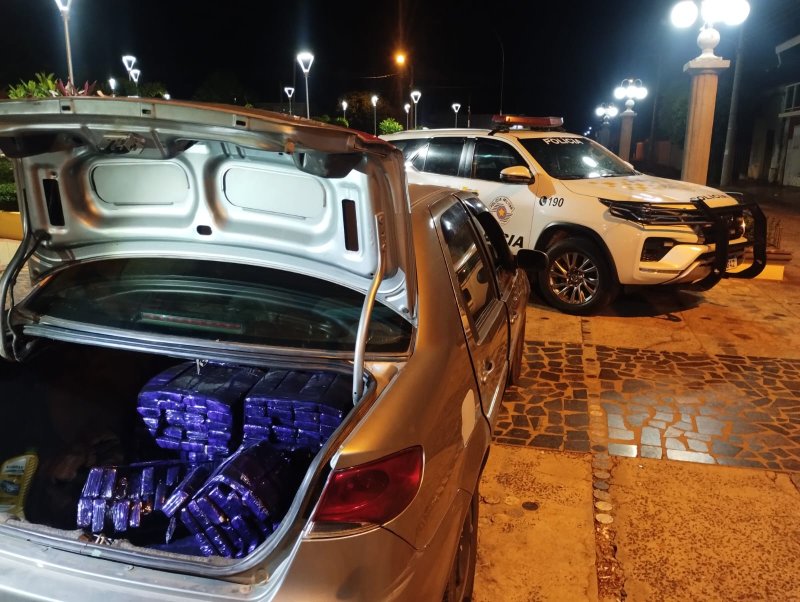 PM Rodoviária apreende 284 tabletes de maconha em carro