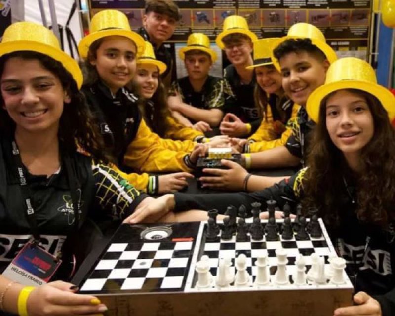 Estudantes do interior de SP vencem torneio mundial de robótica nos Estados Unidos