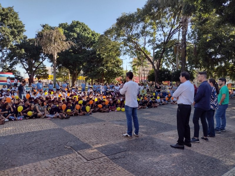 Campanha 18 de maio: lançamento reúne centenas de pessoas na Praça Carlos Sampaio