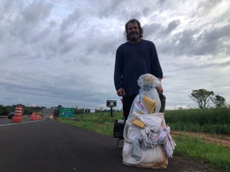 De Campo Grande a Aparecida  do Norte: devoto de Nossa Senhora chega e completa a pé trecho de 1.357km