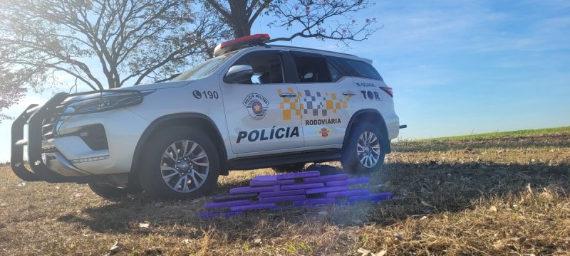 TOR prende jovem transportando tijolos de maconha