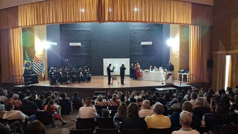 Funepe celebra formatura dos alunos do curso Técnico em Enfermagem