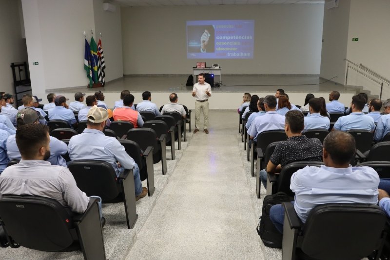 Diana Bioenergia capacita líderes com palestra