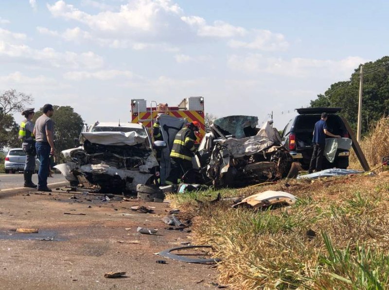 Assis Chateaubriand: dois morrem e cinco feridos em acidente em rodovia