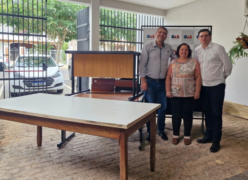 OAB Penápolis doa mobiliário para a Santa Casa de Misericórdia em ato solidário