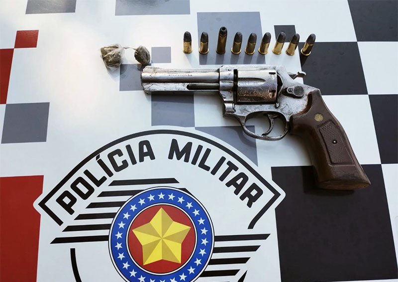 Dupla é flagrada com revólver em Luiziânia