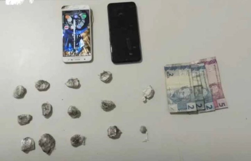 Três adolescentes são detidos por tráfico de drogas