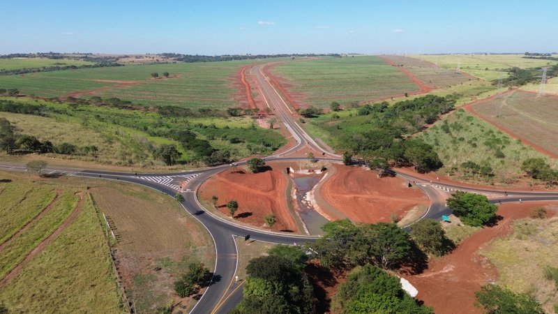 Rodovias e vicinais do Estado e também da região recebem investimentos em melhorias