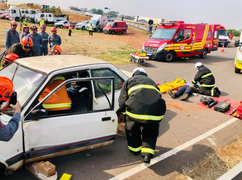 Simulado de emergência na rodovia Marechal Rondon chama atenção