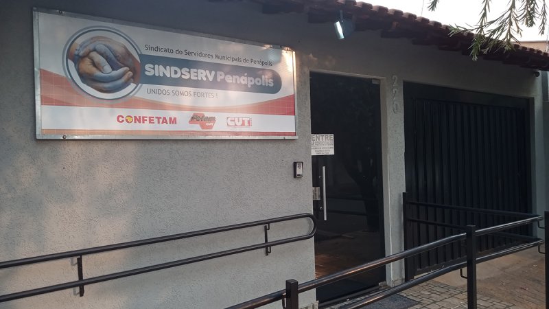Candidatos a prefeito assinam compromisso com o Sindserv
