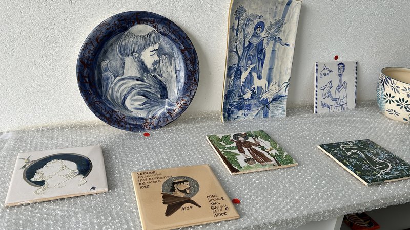 Biblioteca da Funepe recebe exposição de arte em cerâmica