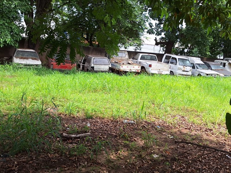 DER: requerimento reitera questionamento sobre sucata em pátio