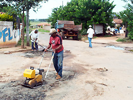 Avanhandava: Tapa-buracos prossegue em várias regiões da cidade
