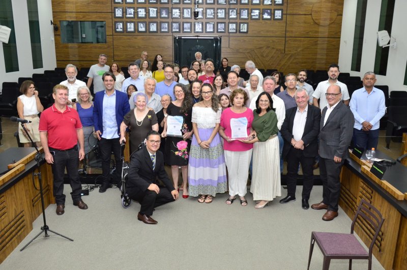 Câmara Municipal: Sandra Paro e Cora Coralina são homenageadas com título 
