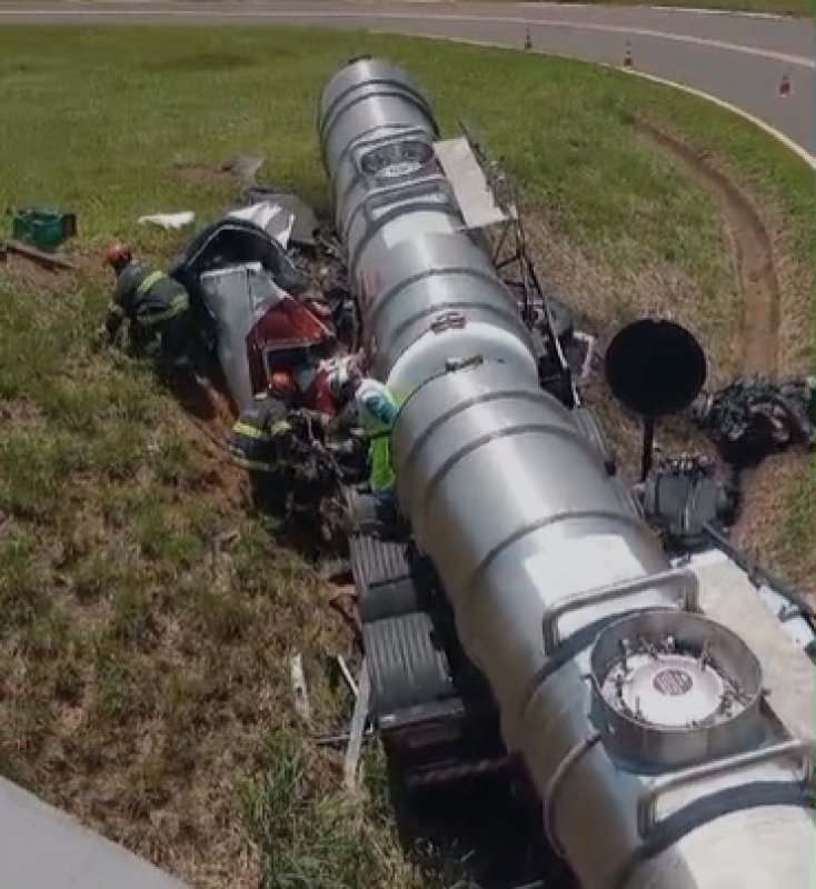 Em Penápolis: homem morto em acidente com caminhão é sepultado