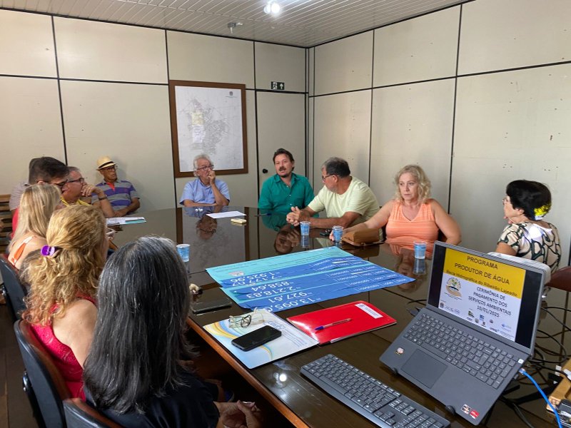 Produtores rurais recebem pagamento por aderirem ao Programa Produtor de Águas